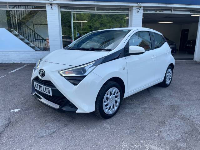 Toyota Aygo 1.0 VVT-i X-Play TSS 5dr - CAMERA - CAR PLAY - BLUETOOTH Hatchback Petrol White