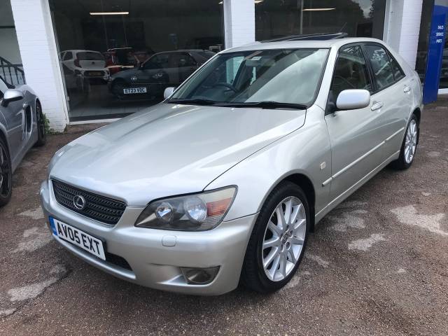 Lexus IS 200 2.0 SE 4dr Auto - H/ LEATHER -  NAV - PARKING SESNOSR Saloon Petrol Silver