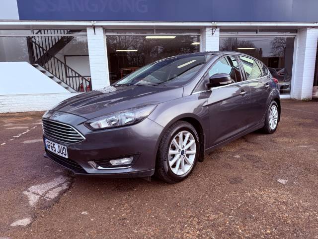 Ford Focus 1.0 EcoBoost 125 Titanium 5dr - FFSH -  FORD SYNC 2  - Hatchback Petrol Grey